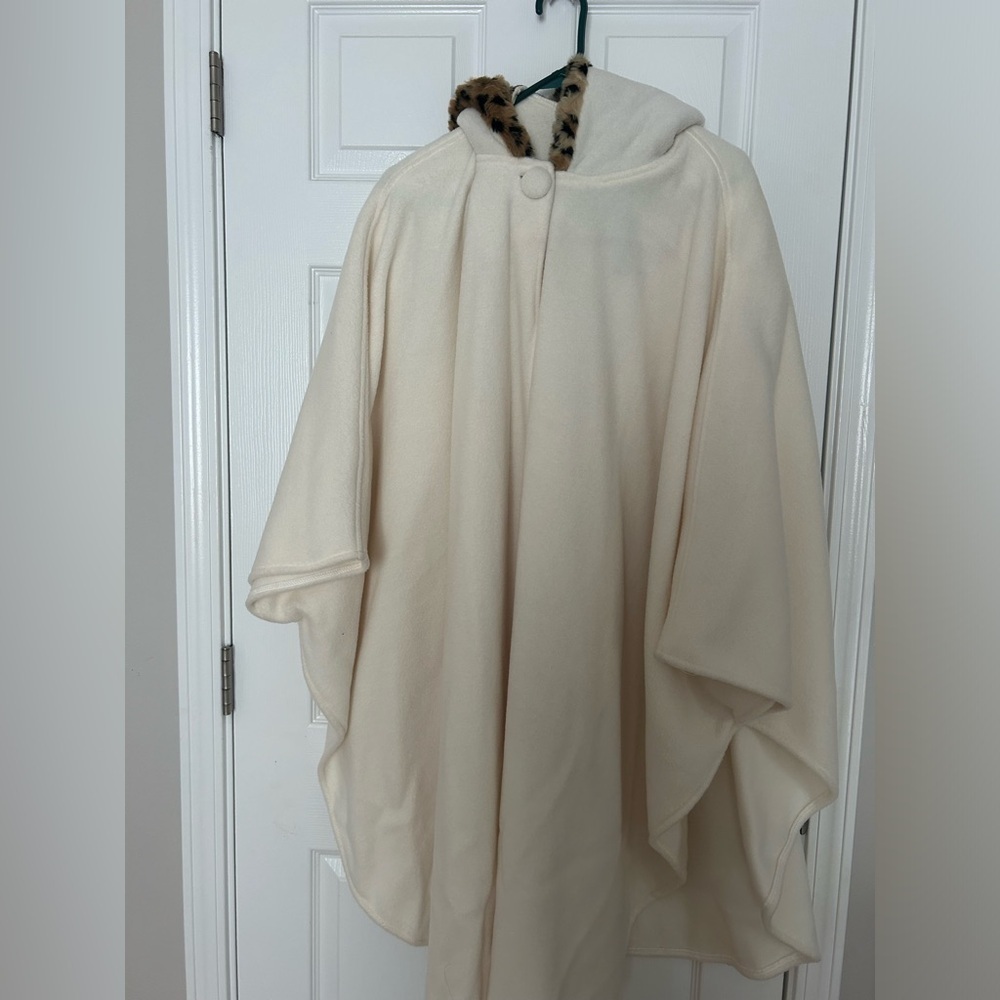 Super cute soft cloak it’s so soft brand new